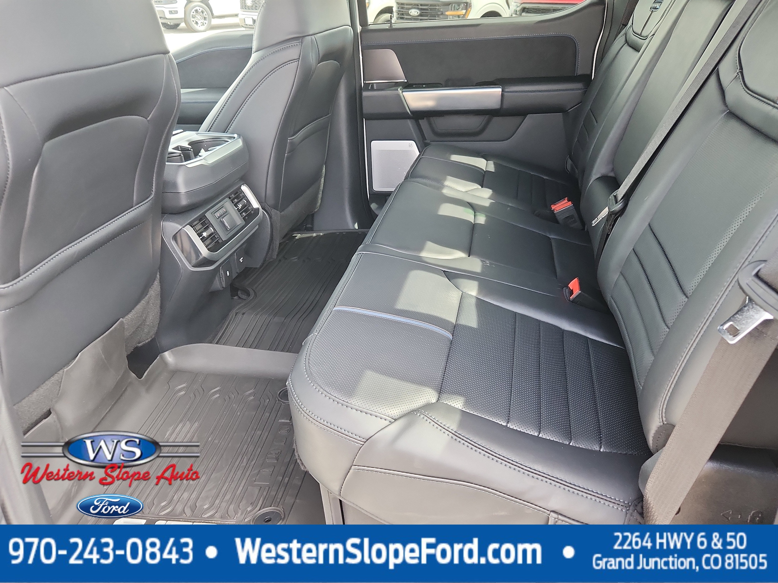 2025 Ford F-150 Platinum - Photo 10