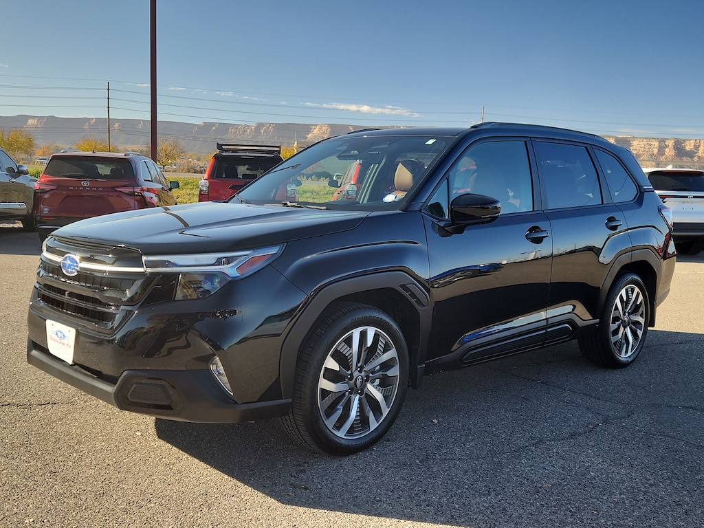 2025 Subaru Forester Touring photo 4