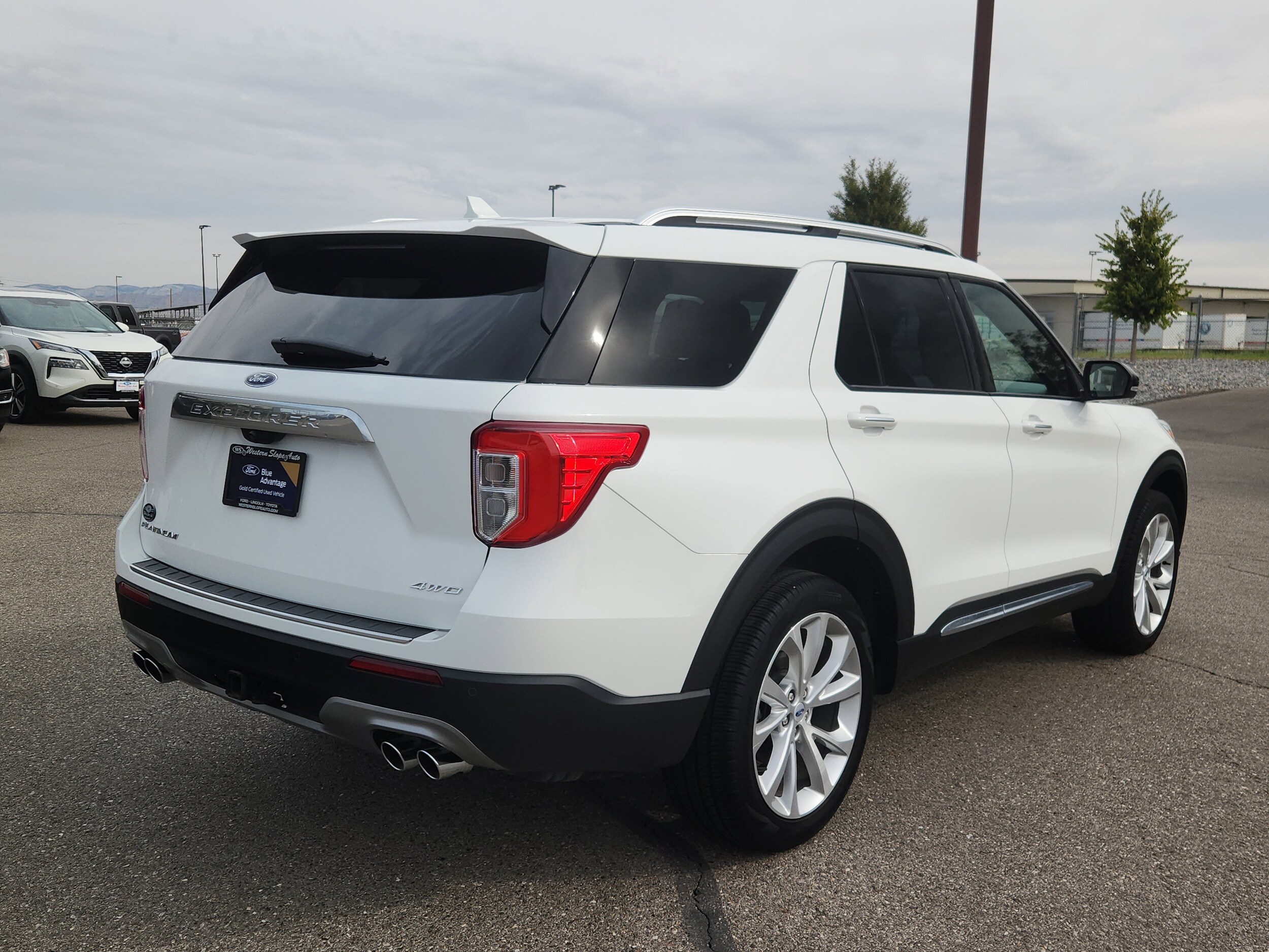 2022 Ford Explorer Platinum photo 2