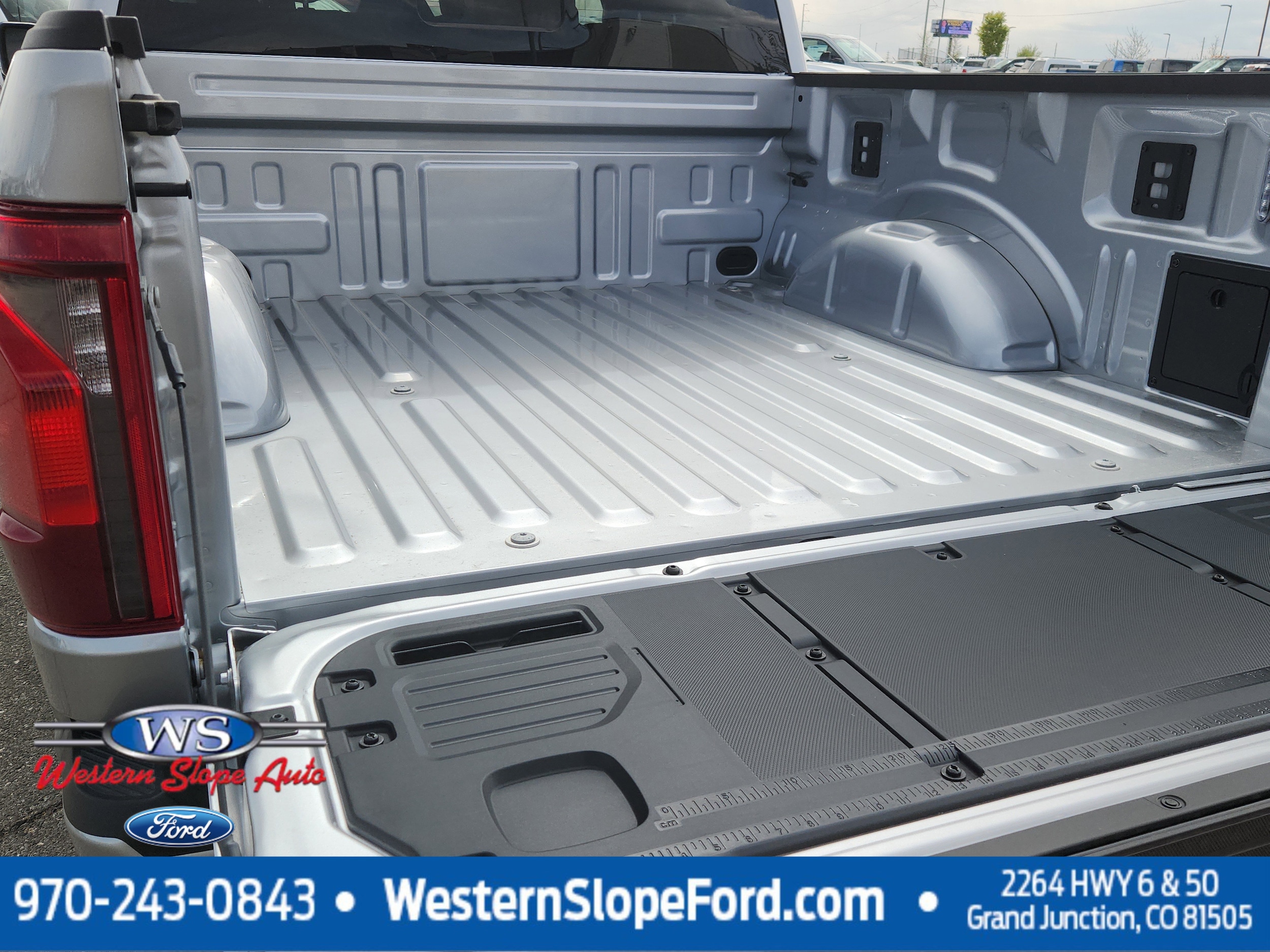 2025 Ford F-150 XLT - Photo 12