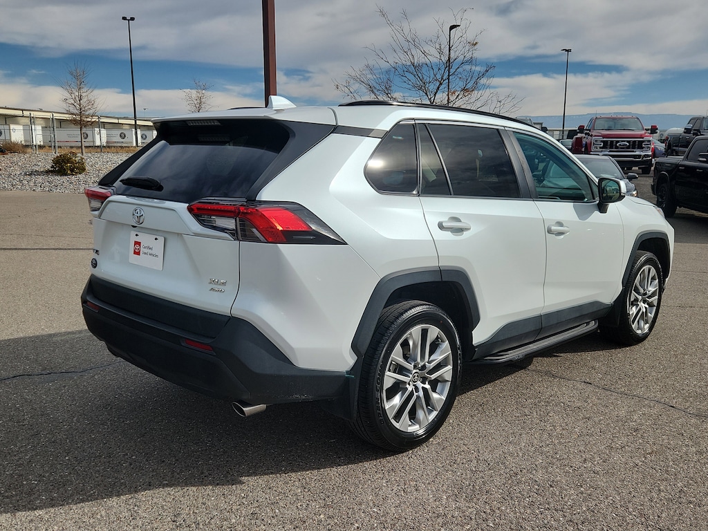 2023 Toyota RAV4 XLE Premium photo 4