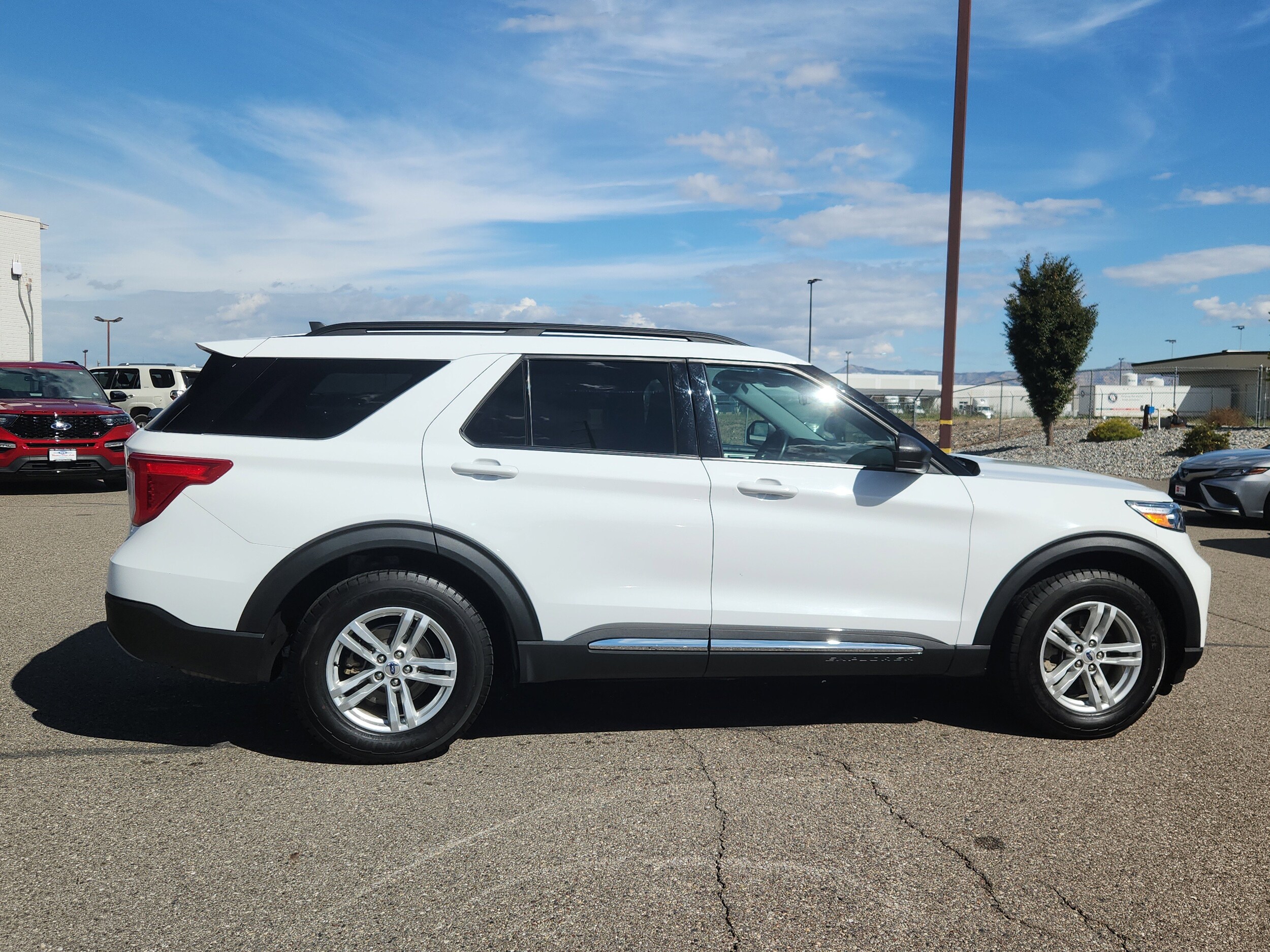 2023 Ford Explorer XLT photo 2