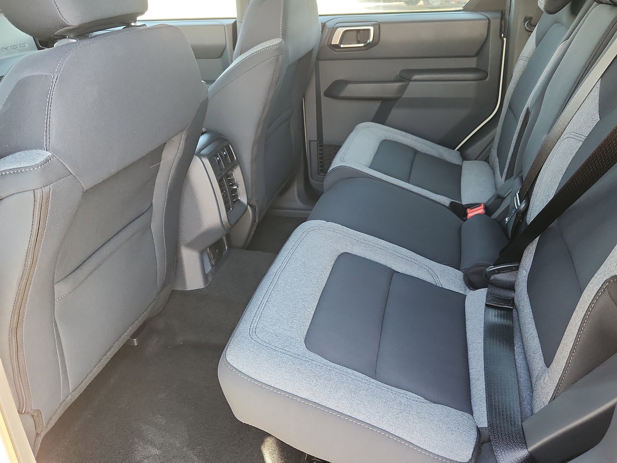 2025 Ford Bronco 4-Door Base - Photo 9