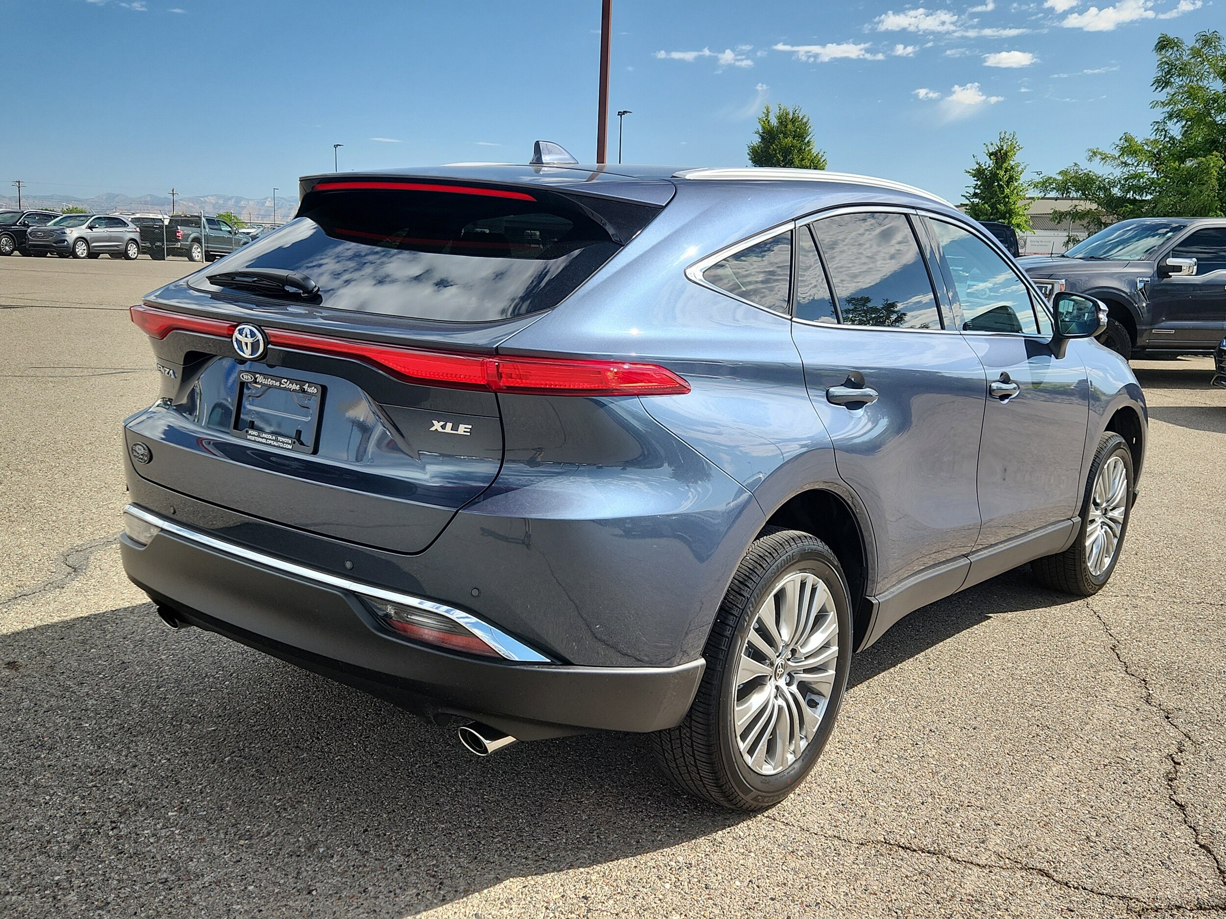 2024 Toyota Venza XLE photo 3
