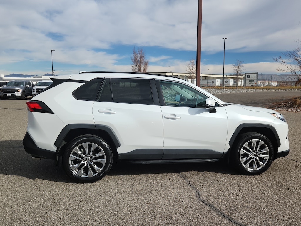 2023 Toyota RAV4 XLE Premium photo 3