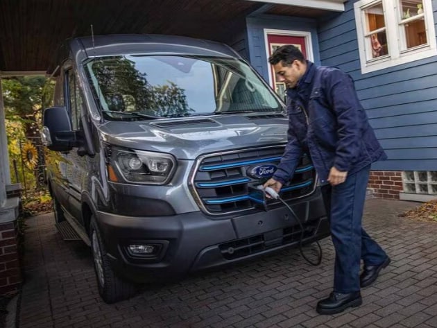  Driver and passenger enjoying the BlueCruise feature