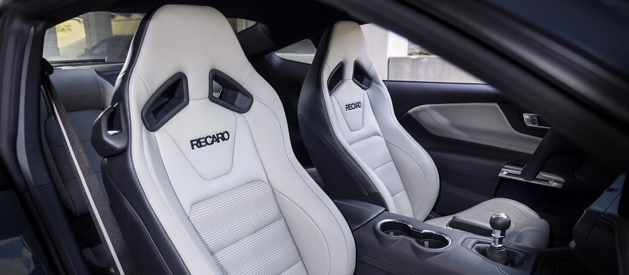 2025_Ford_Mustang_Seating.jpg