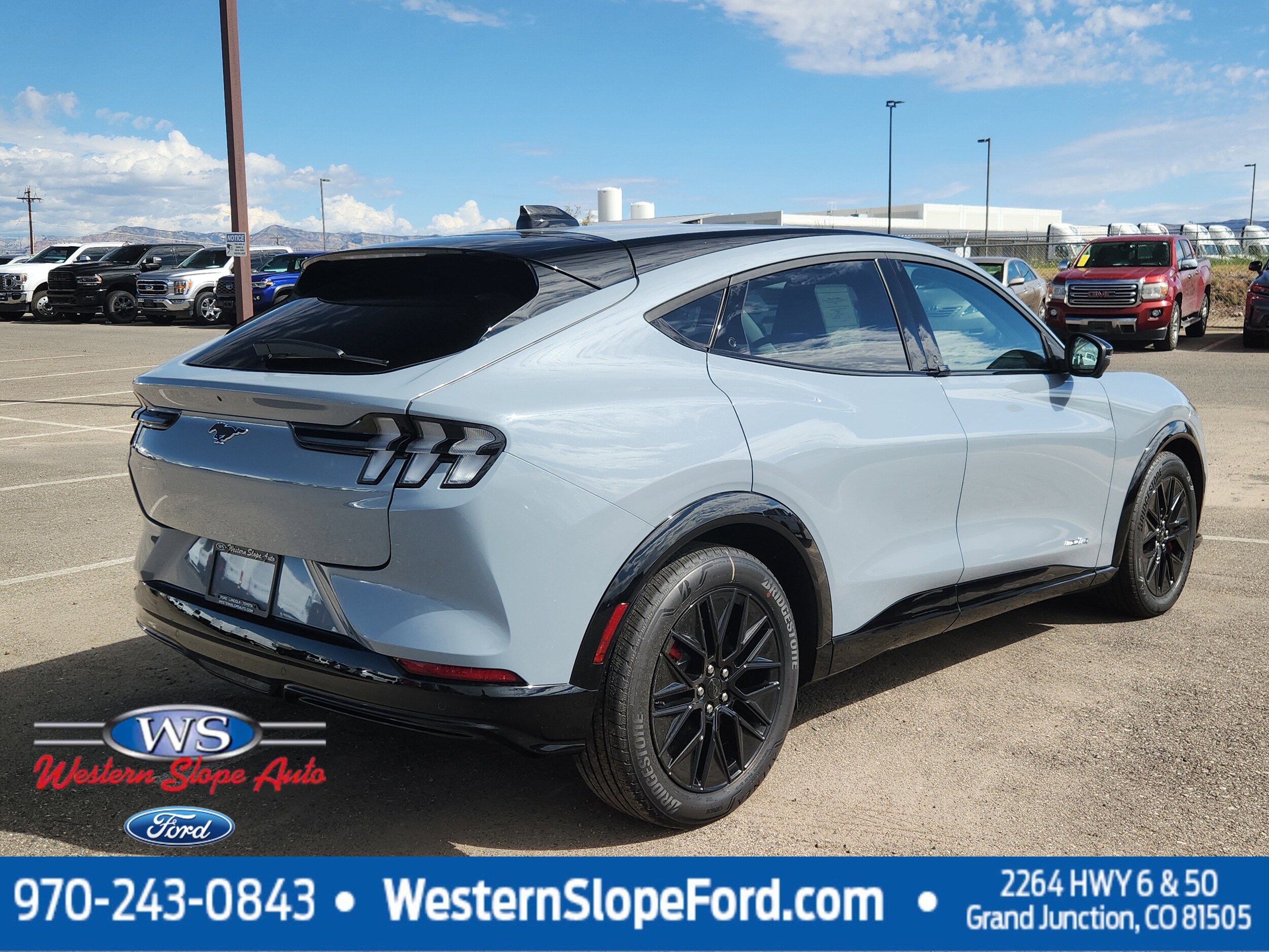 2025 Ford Mustang Mach-E Premium photo 3