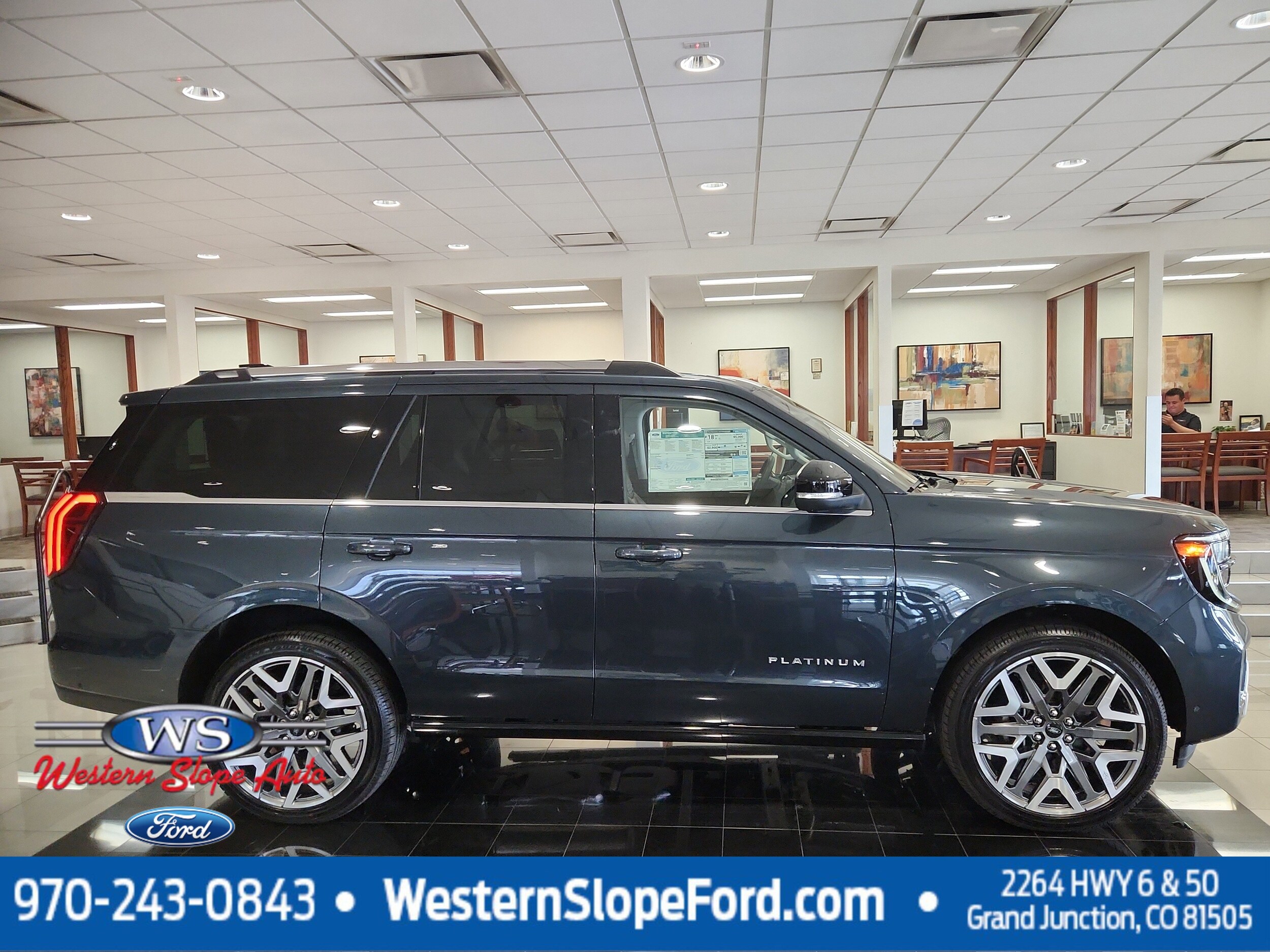 2025 Ford Expedition Platinum photo 2