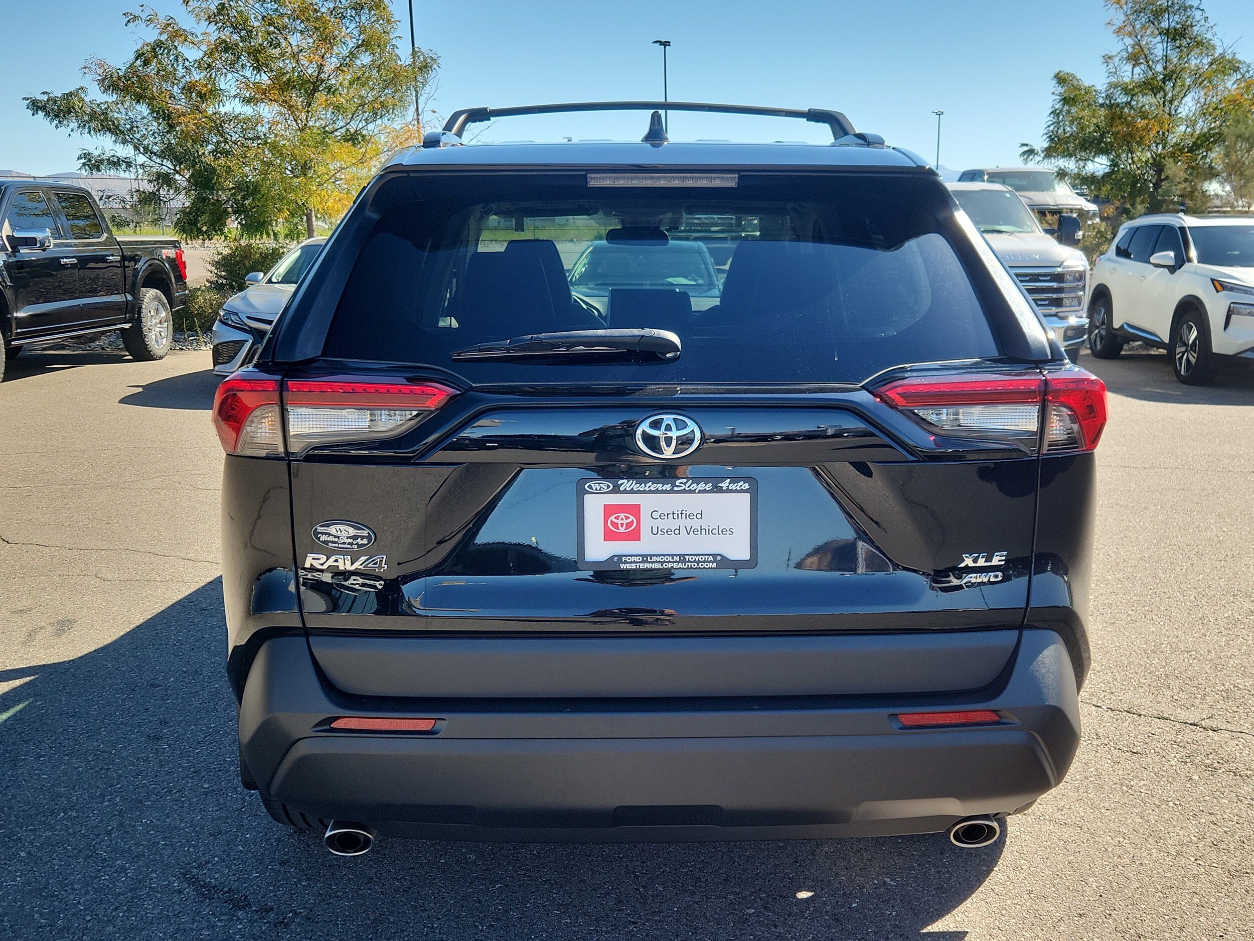 2024 Toyota RAV4 XLE Premium photo 4