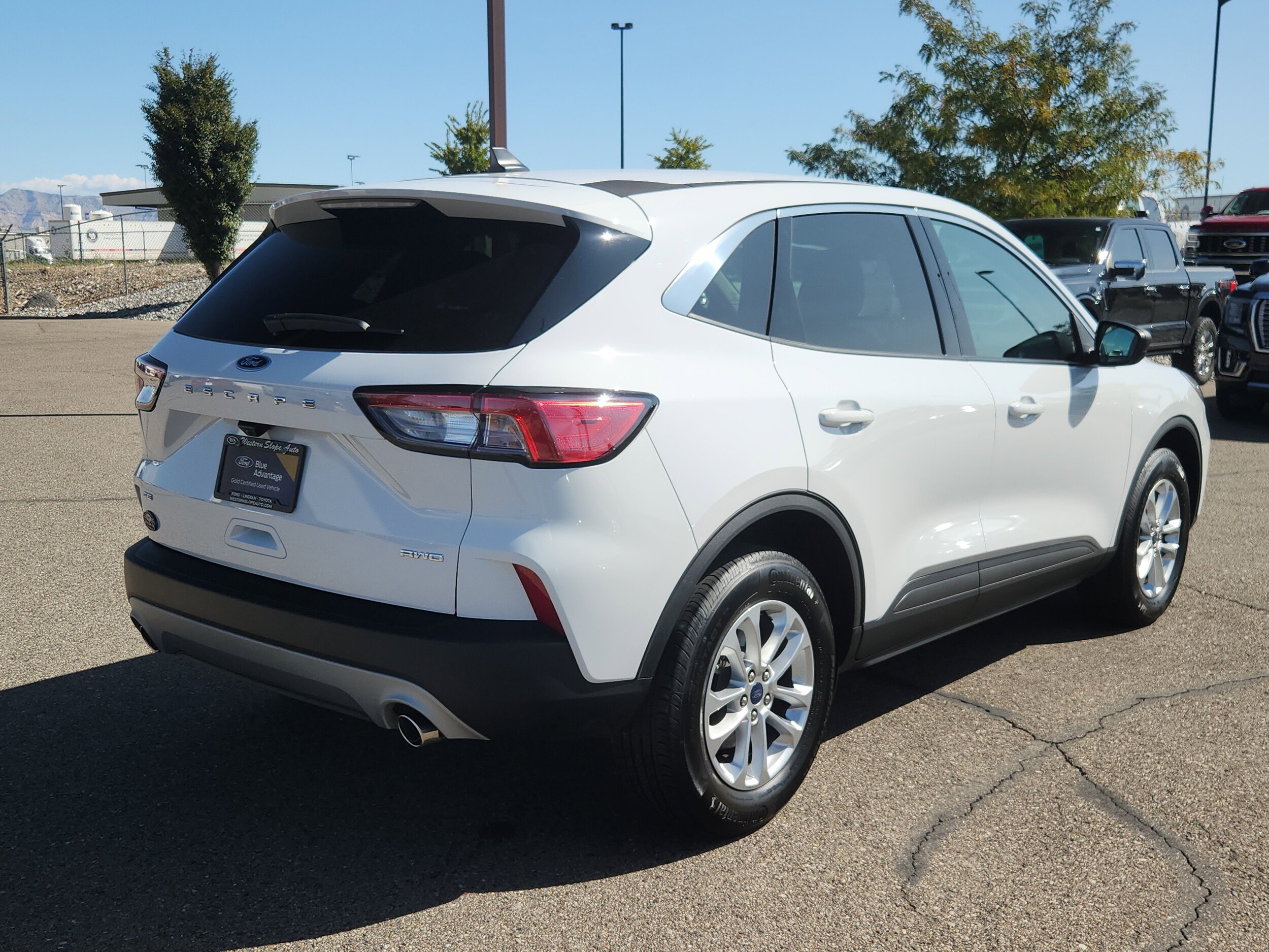 2022 Ford Escape SE photo 2