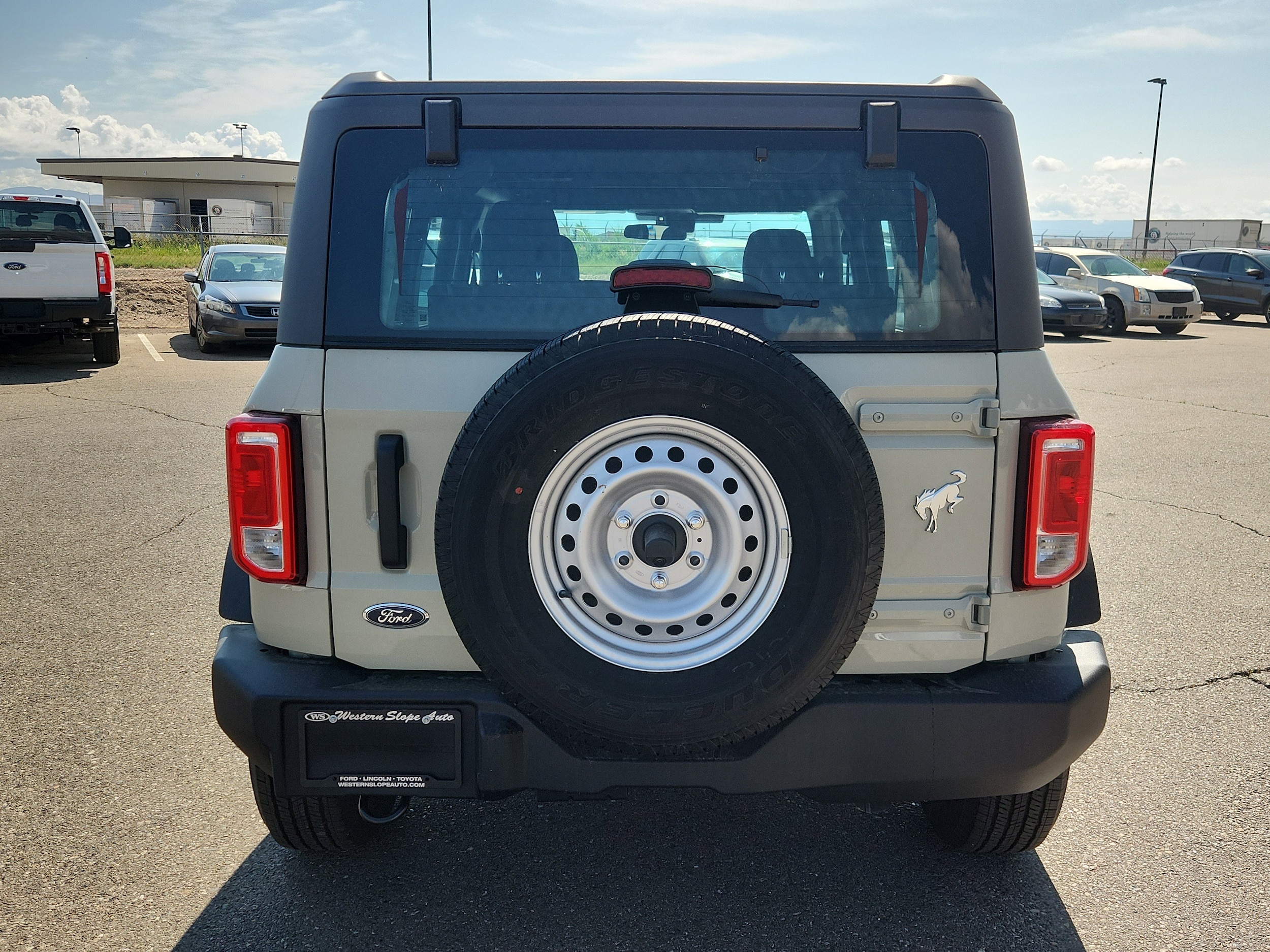 2025 Ford Bronco 4-Door Base - Photo 4