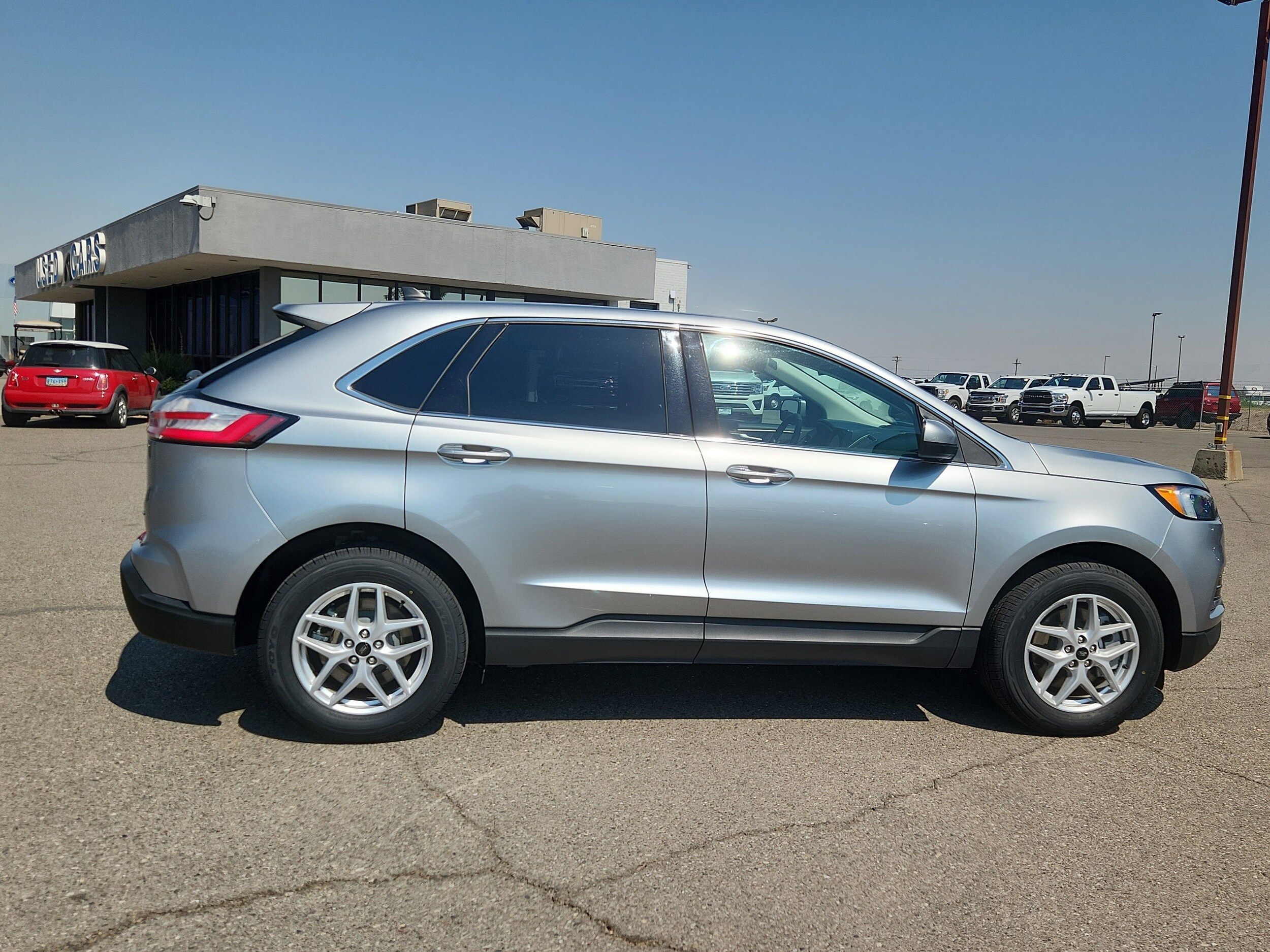 2024 Ford Edge SEL photo 2