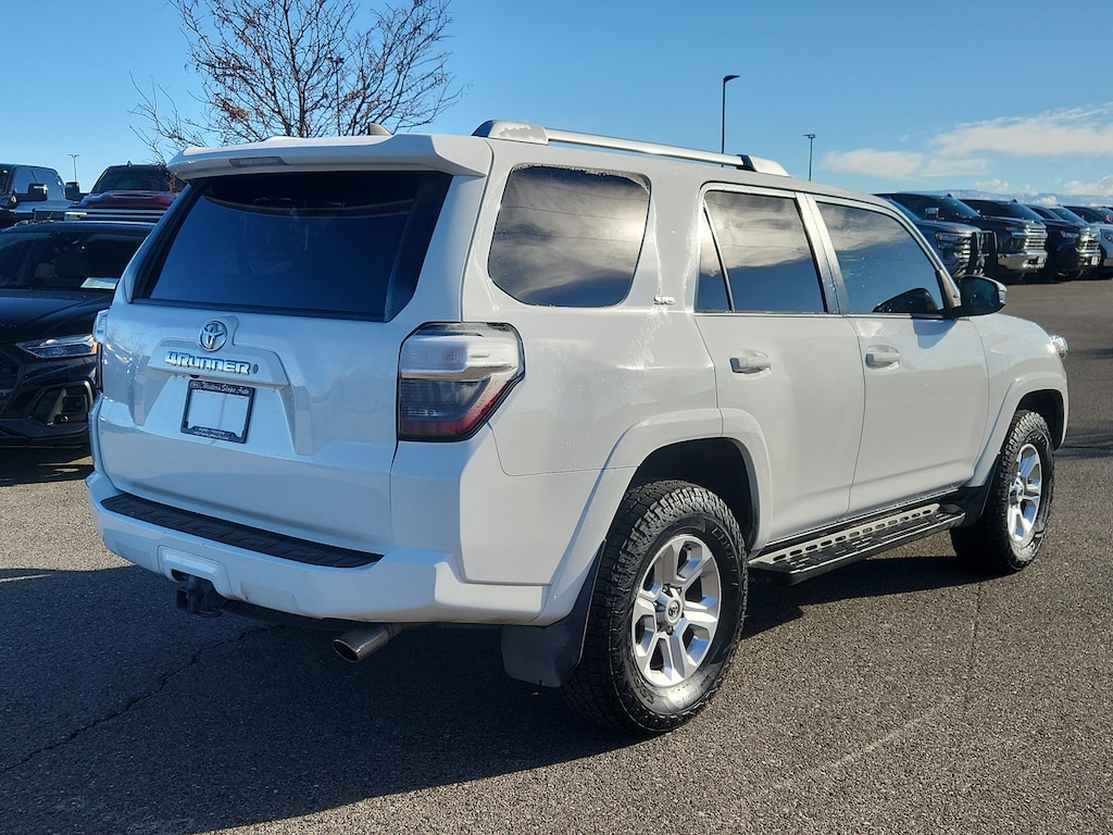 2018 Toyota 4Runner SR5 photo 3