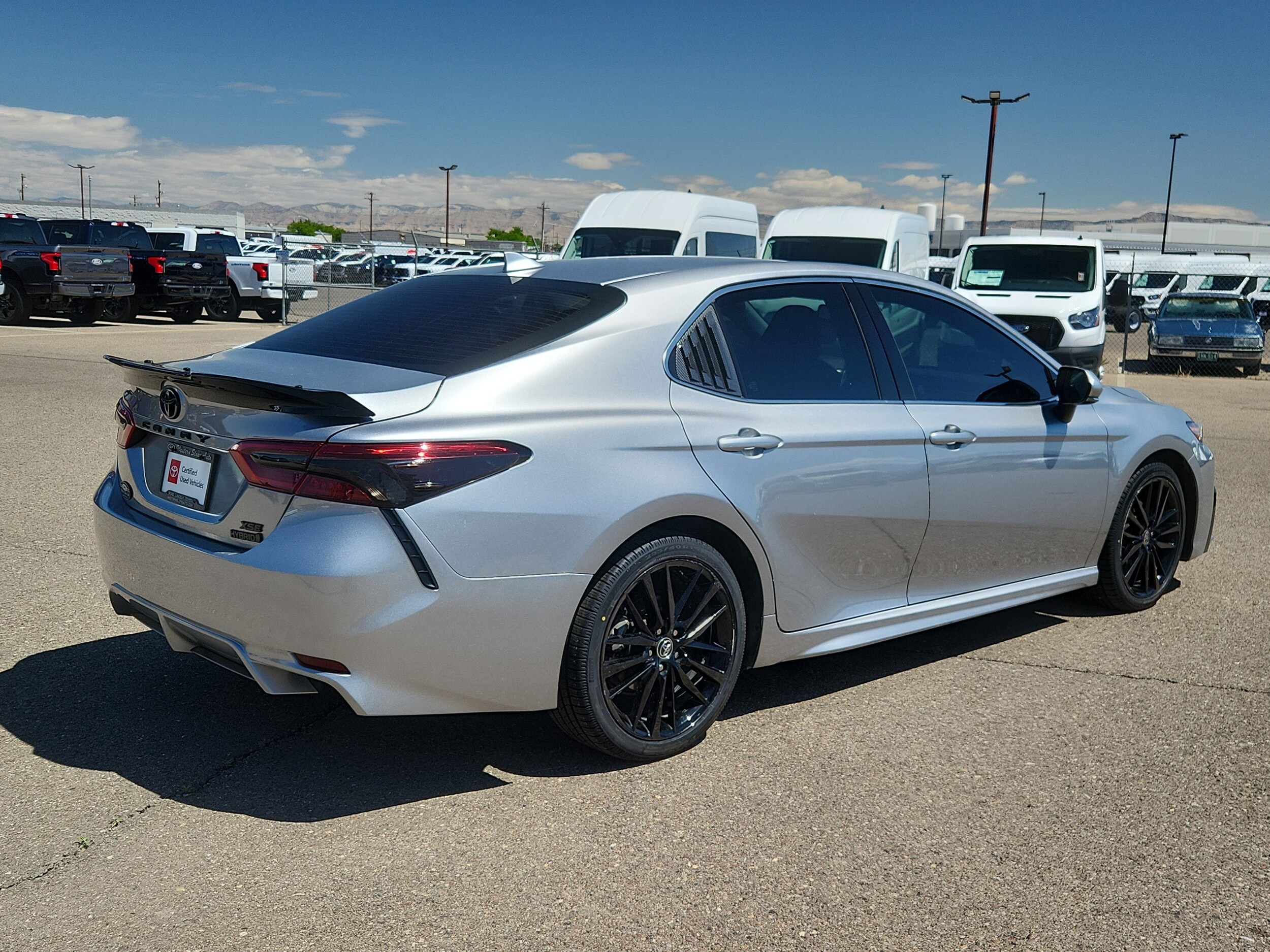2023 Toyota Camry Hybrid XSE photo 3