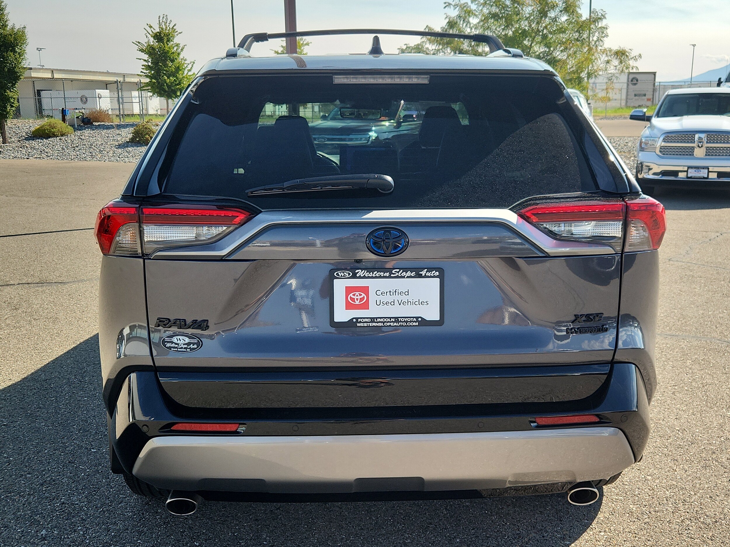 2024 Toyota RAV4 Hybrid XSE photo 3