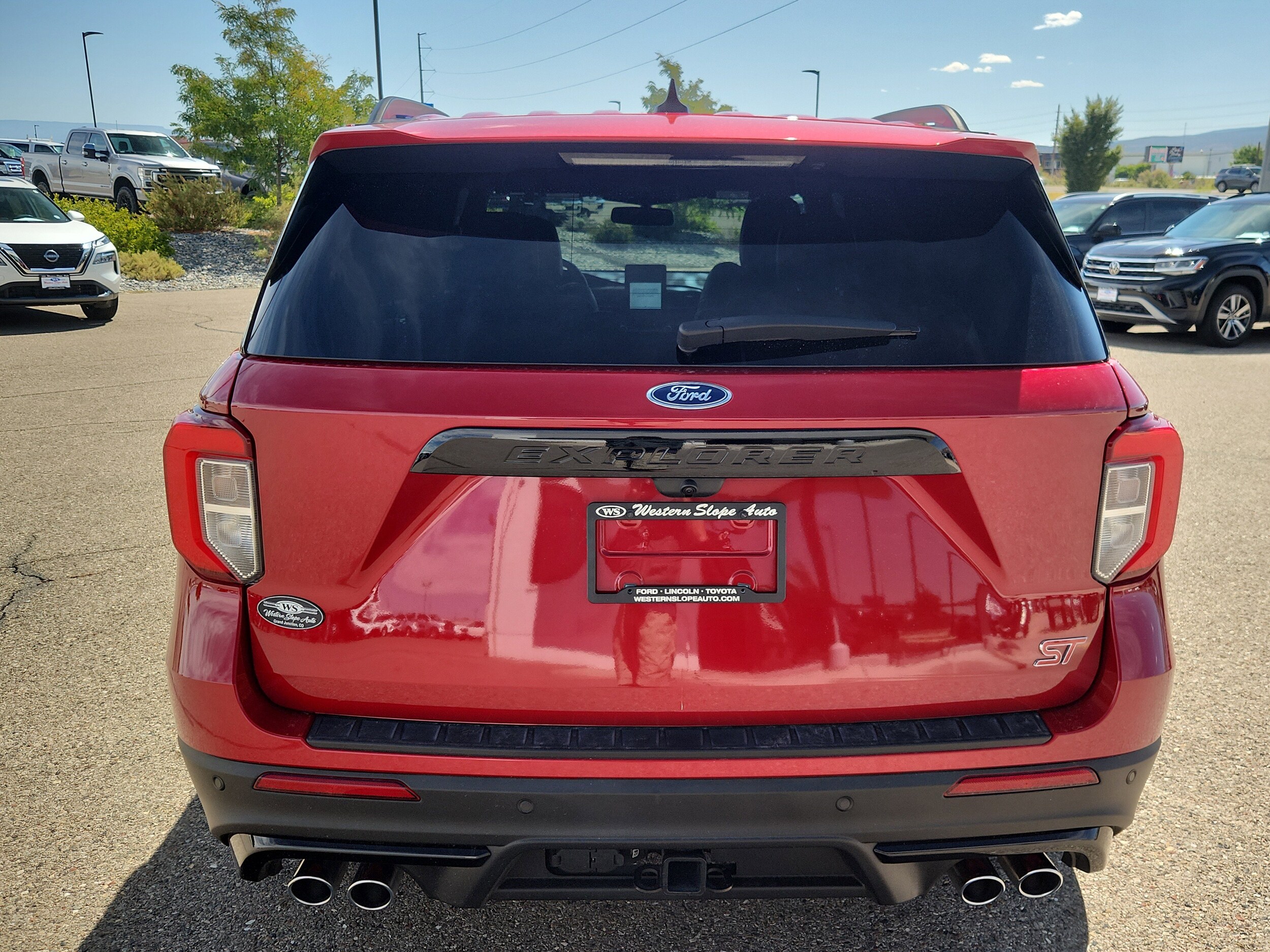 2023 Ford Explorer ST photo 3