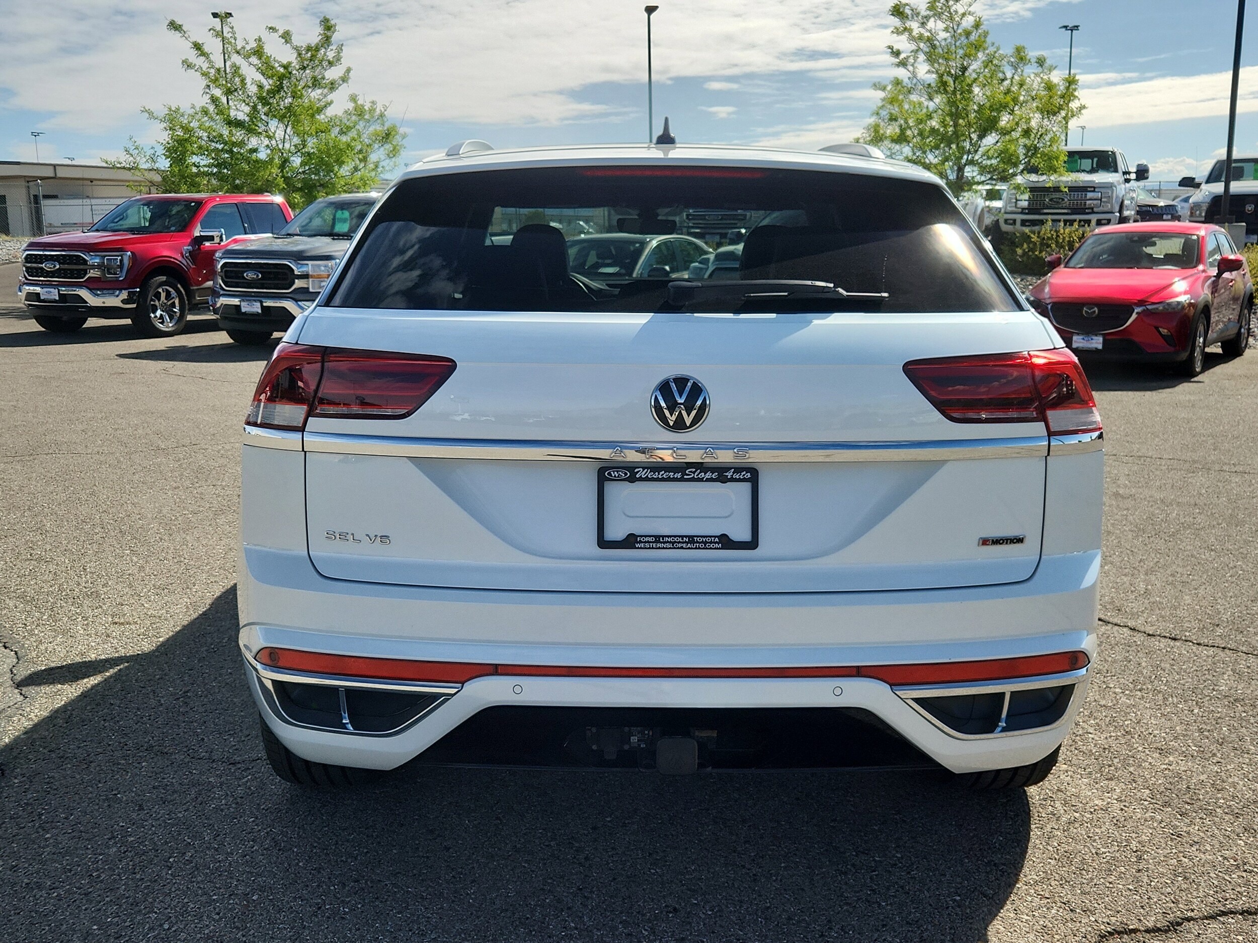 2022 Volkswagen Atlas Cross Sport V6 SEL Premium R-Line photo 4