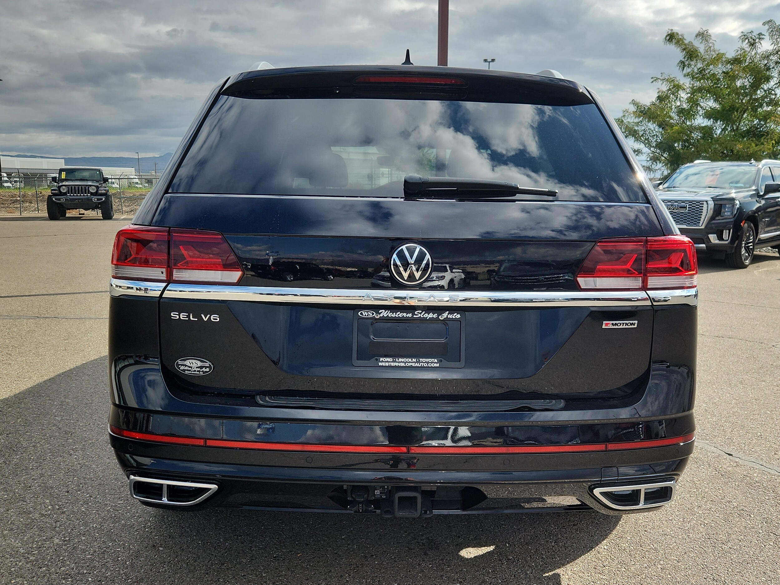 2022 Volkswagen Atlas V6 SEL R-Line photo 2