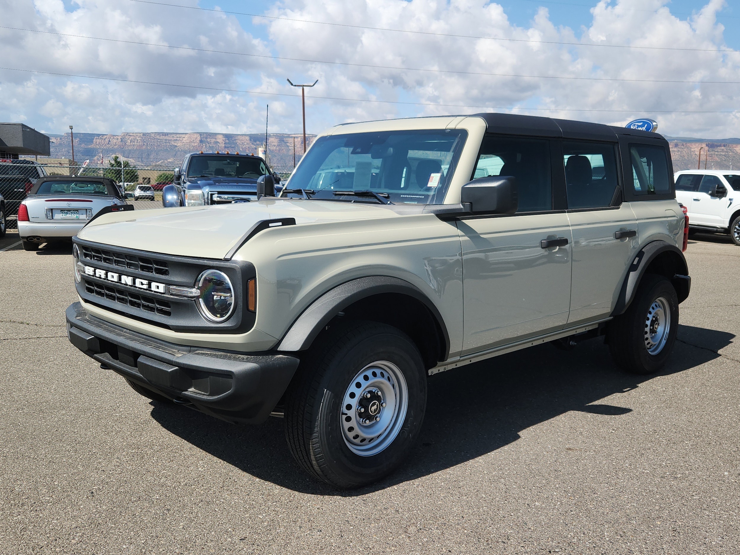 2025 Ford Bronco 4-Door Base - Photo 5