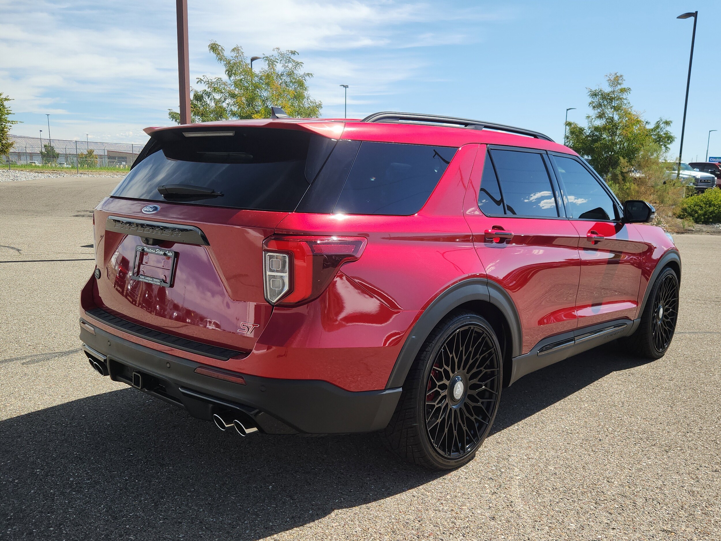 2023 Ford Explorer ST photo 2