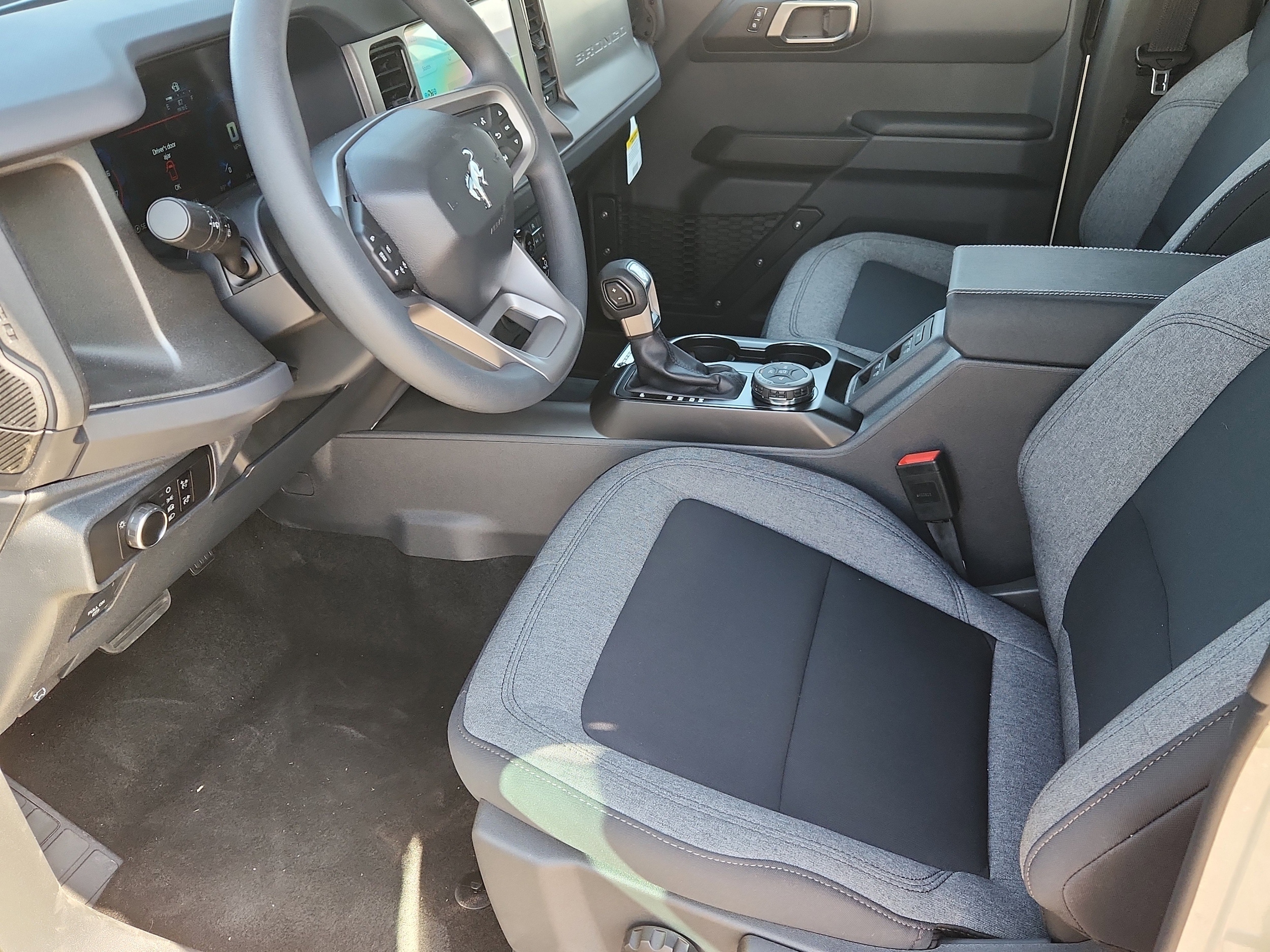 2025 Ford Bronco 4-Door Base - Photo 7