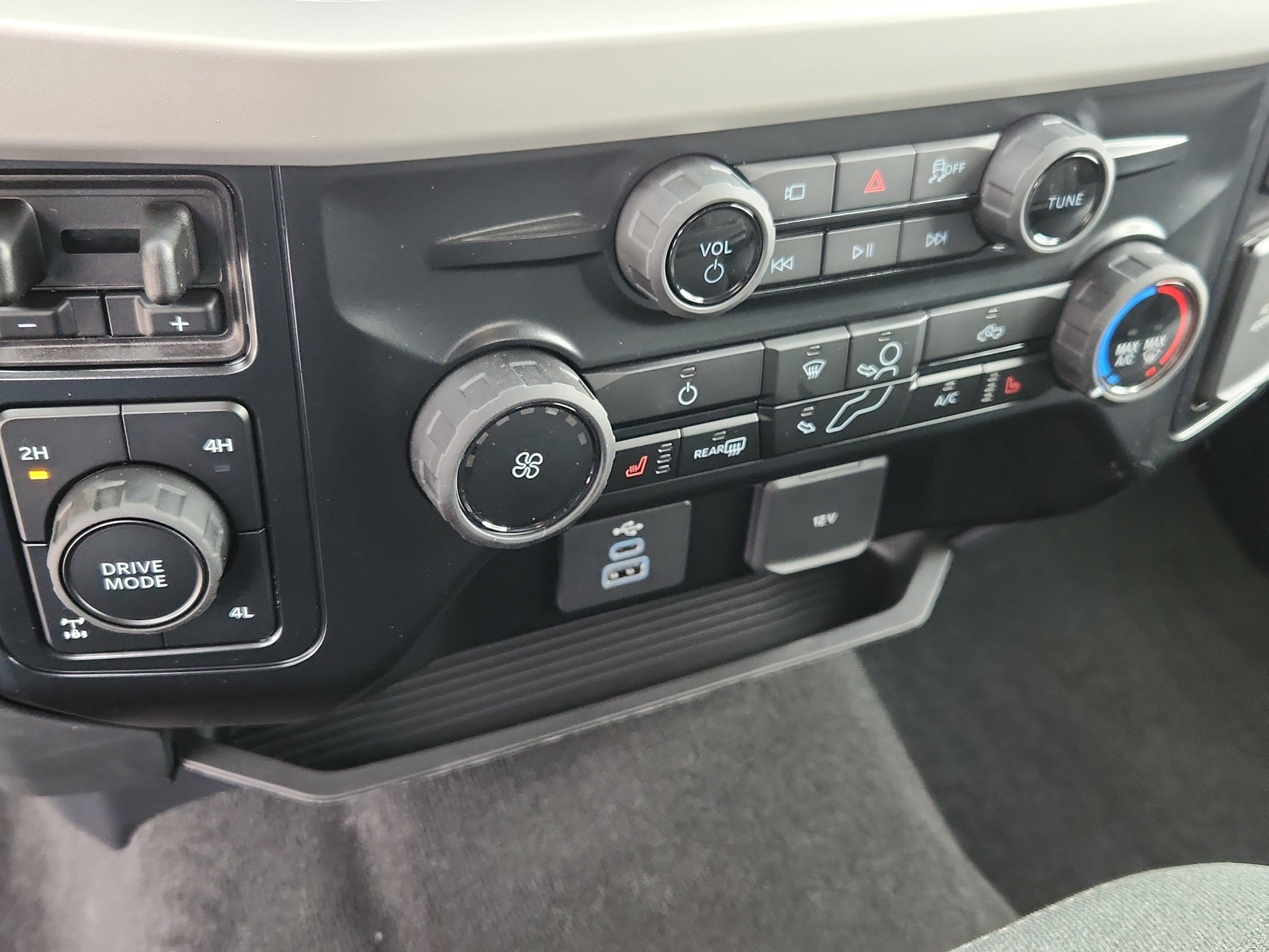 2026 Ford F-350 Super Duty XLT - Photo 16