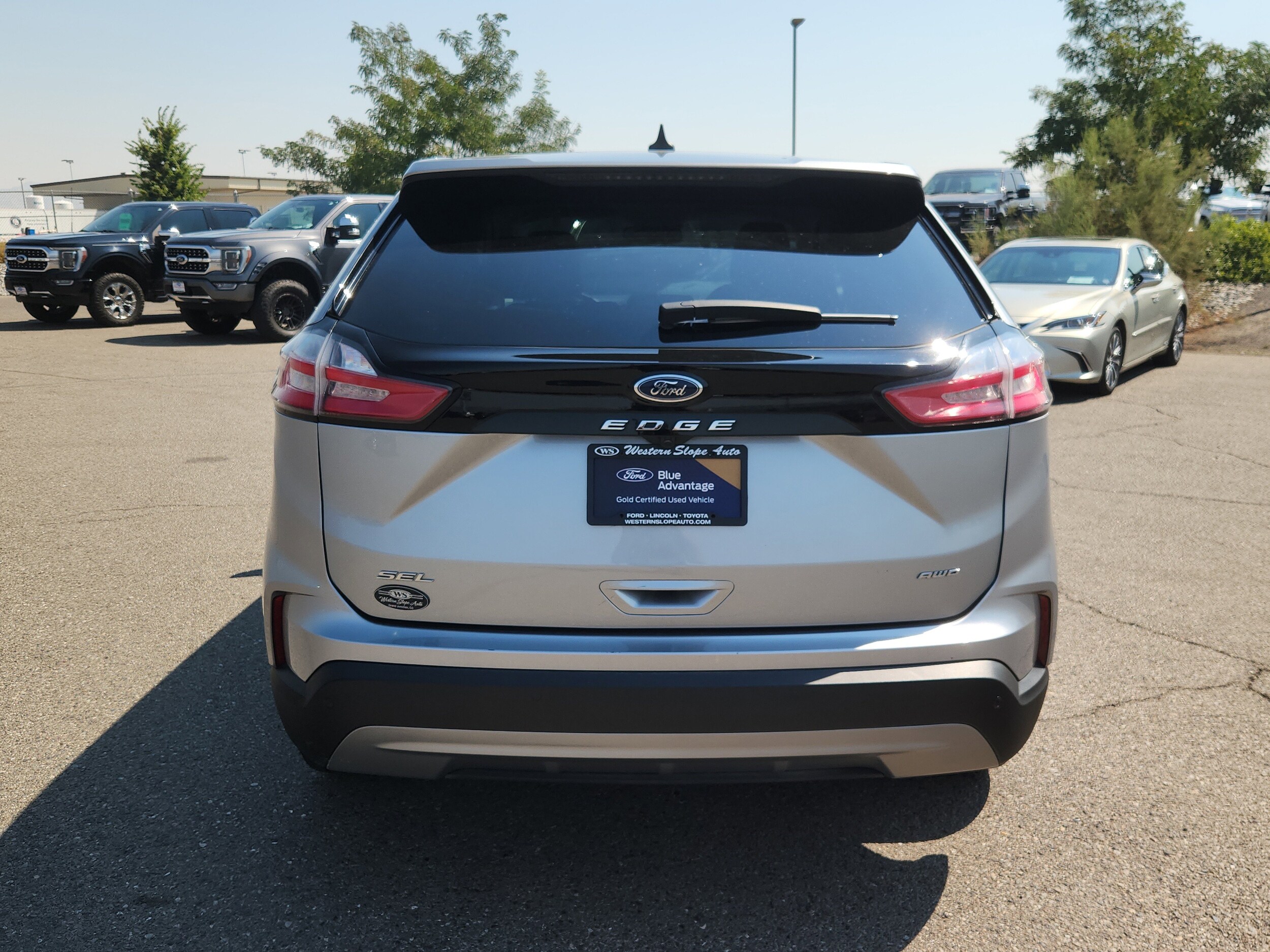 2024 Ford Edge SEL photo 4
