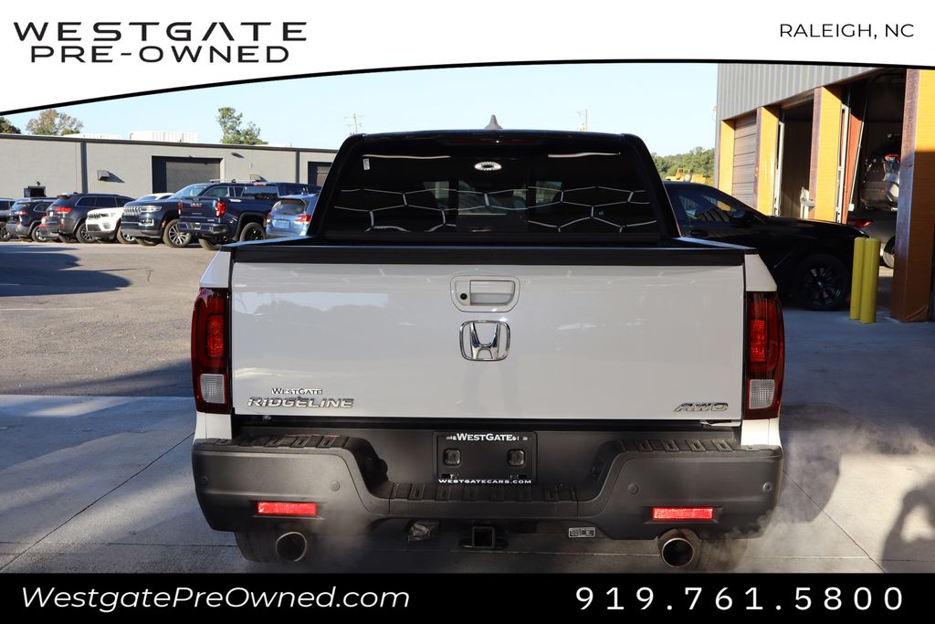 2022 Honda Ridgeline Black Edition photo 4