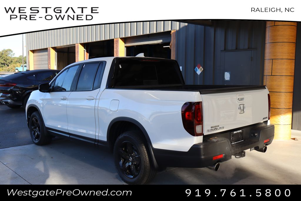 2022 Honda Ridgeline Black Edition photo 3