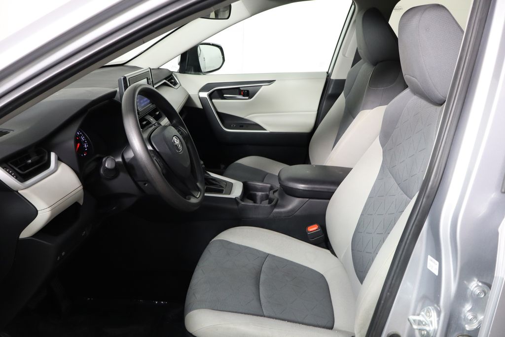 2021 Toyota RAV4 XLE - Photo 14