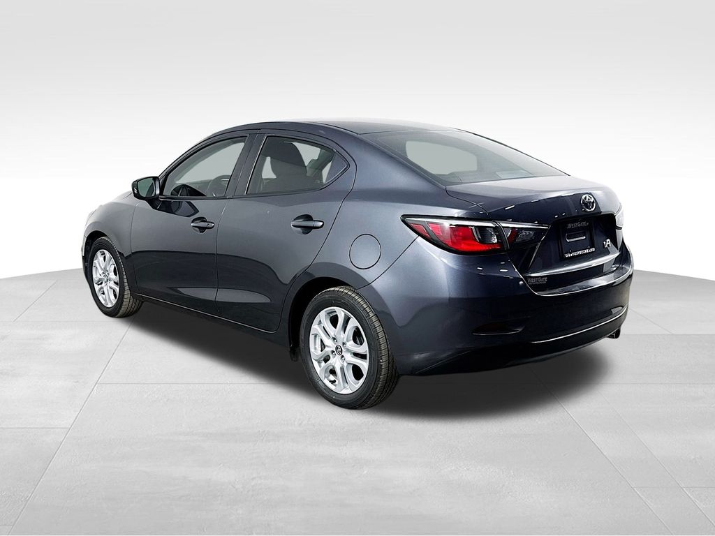 2017 Toyota Yaris iA Base photo 4