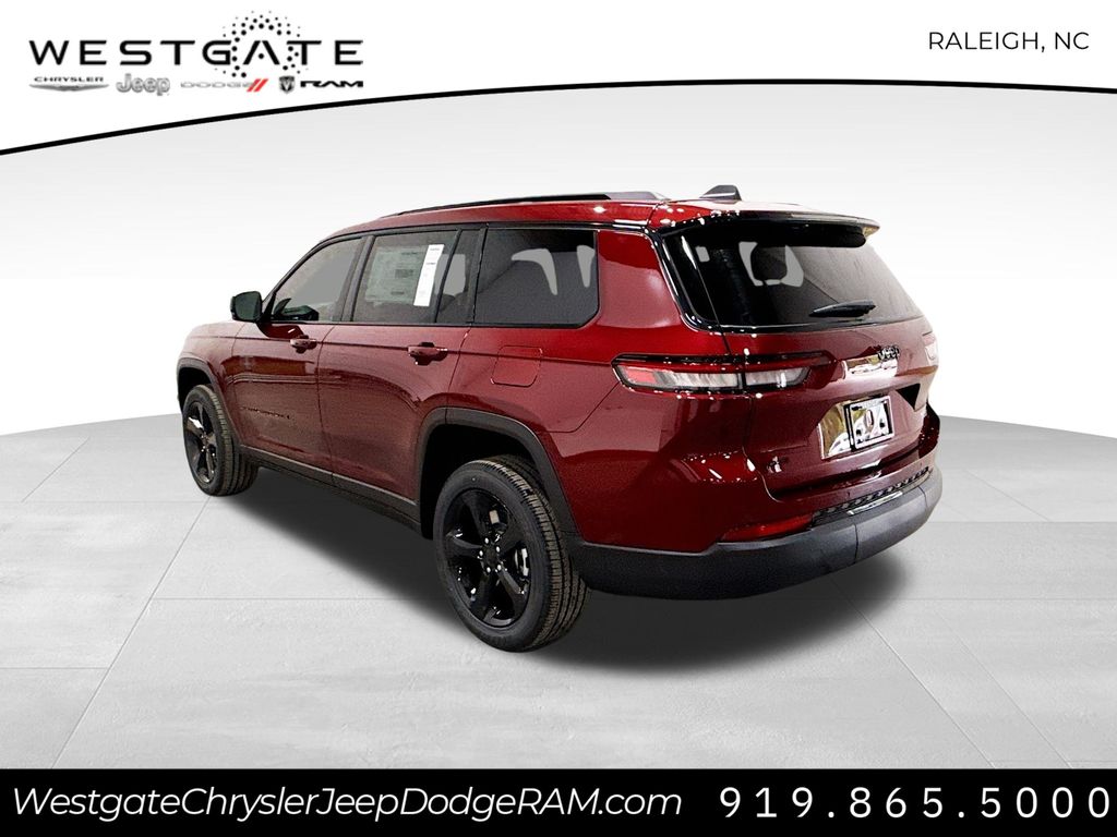 2025 Jeep Grand Cherokee Altitude photo 3