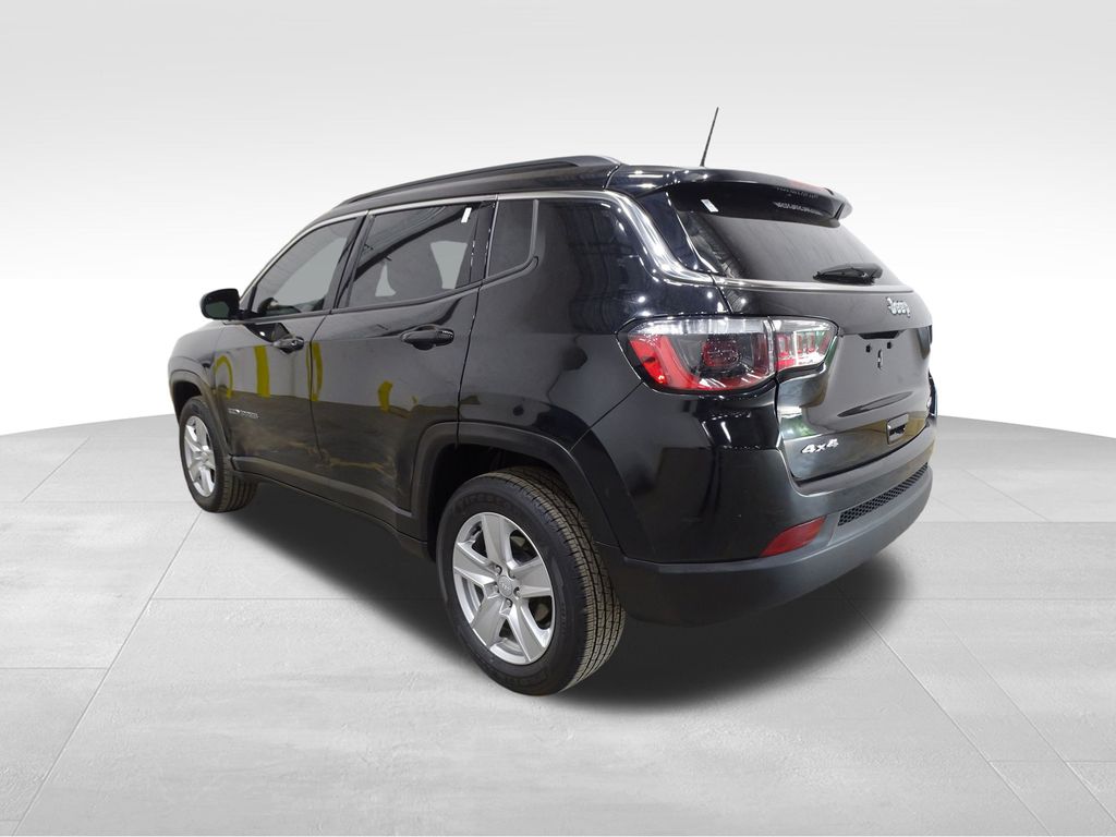 2022 Jeep Compass Latitude photo 3