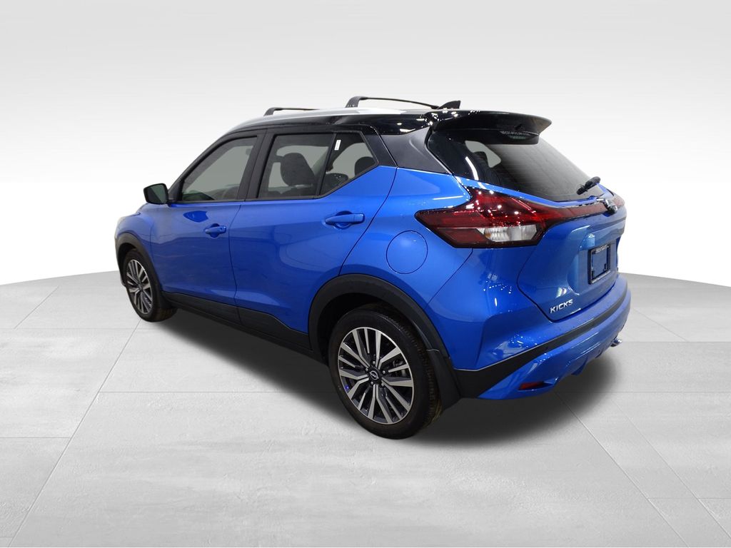 2022 Nissan Kicks SV photo 3