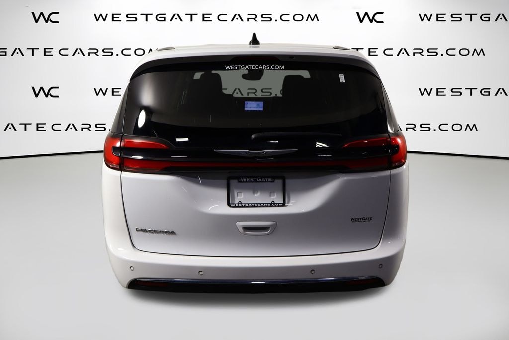 Used 2023 Chrysler Pacifica Touring L Van Passenger Van