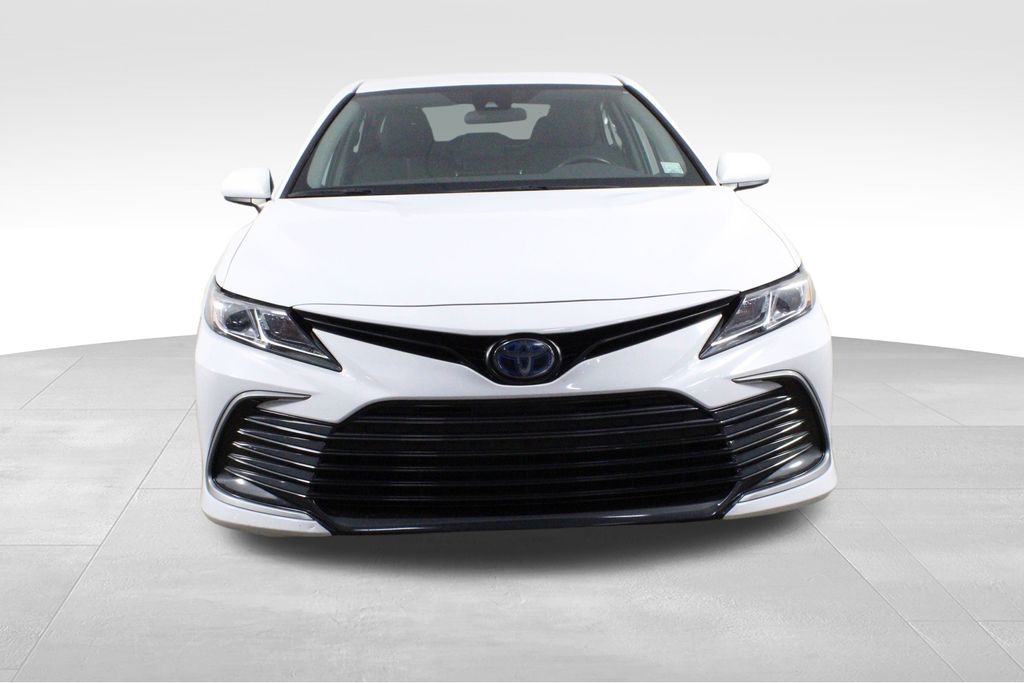 2022 Toyota Camry Hybrid LE photo 2