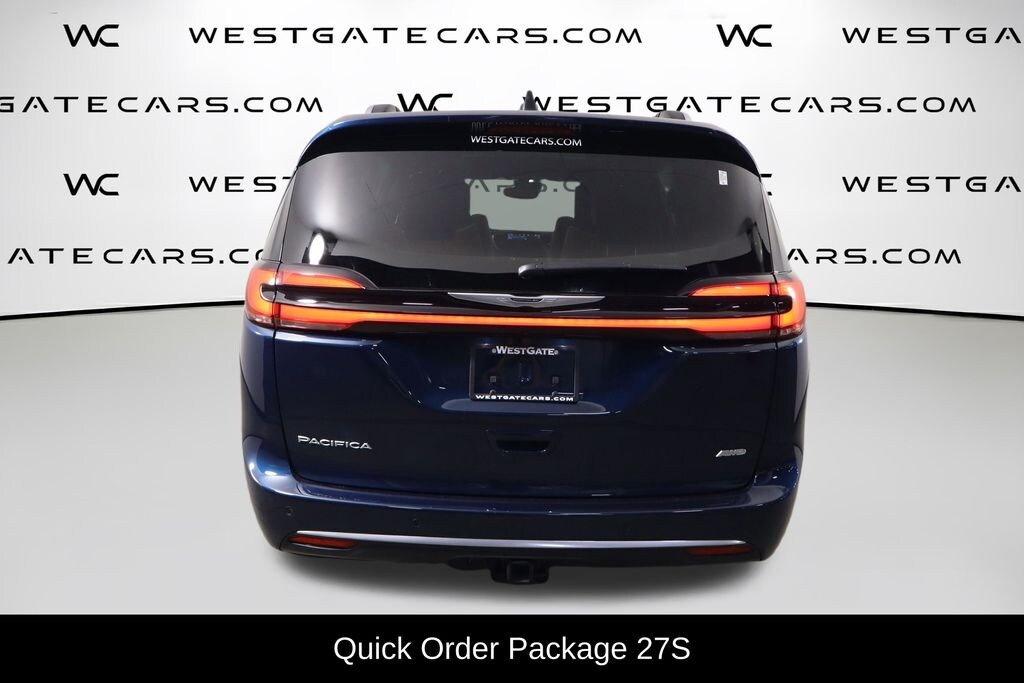 Used 2025 Chrysler Pacifica Pinnacle Van Passenger Van