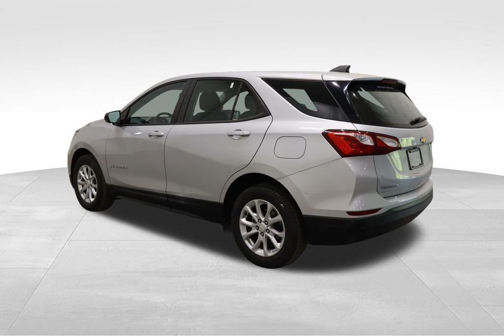 2020 Chevrolet Equinox LS photo 3