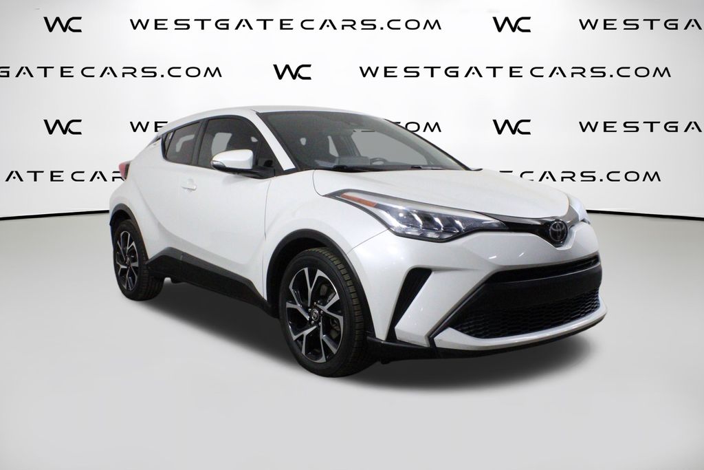 2021 Toyota C-HR XLE's photo