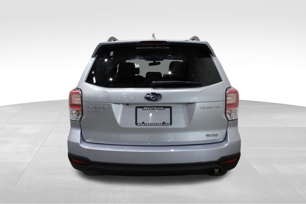 2018 Subaru Forester 2.5i Premium photo 4