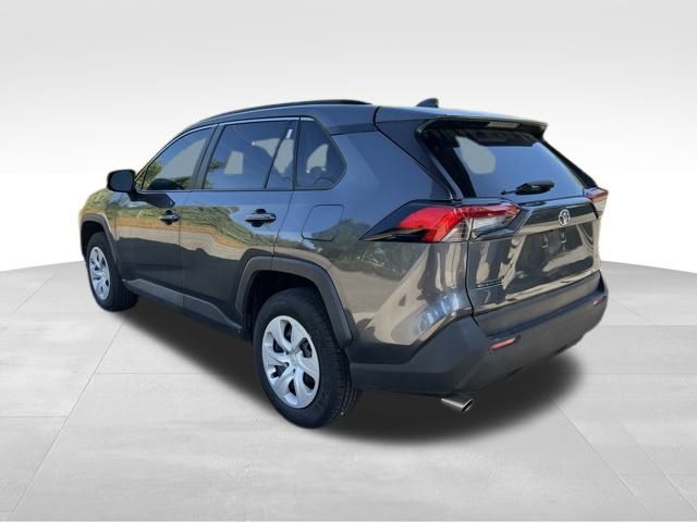 2019 Toyota RAV4 LE photo 4