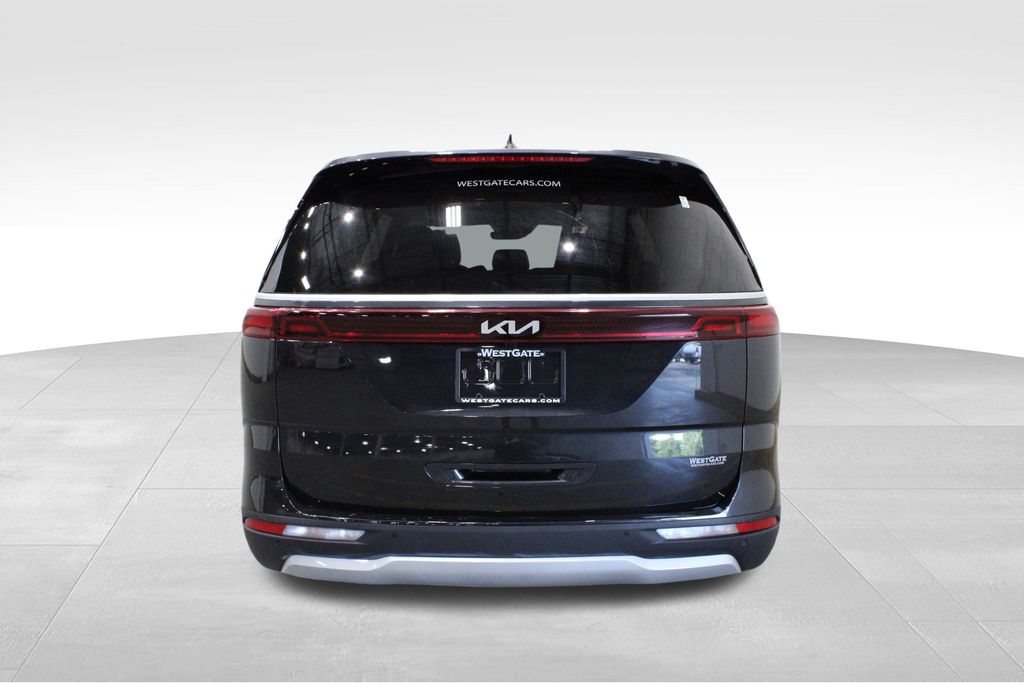2024 Kia Carnival LX photo 4