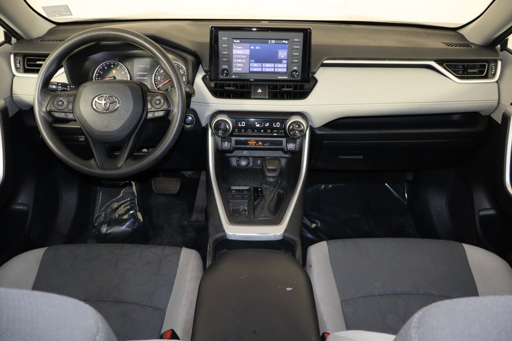 2021 Toyota RAV4 XLE - Photo 13