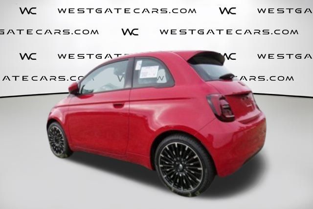 2024 Fiat 500e Red photo 4