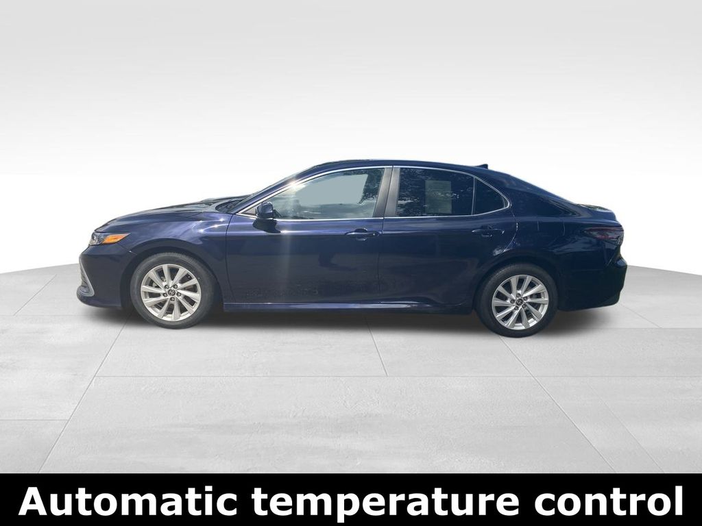 2022 Toyota Camry LE photo 2