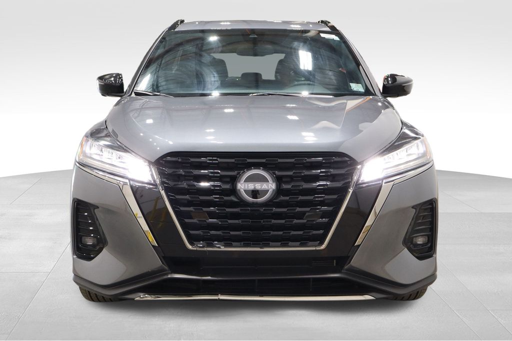 2022 Nissan Kicks SR photo 2
