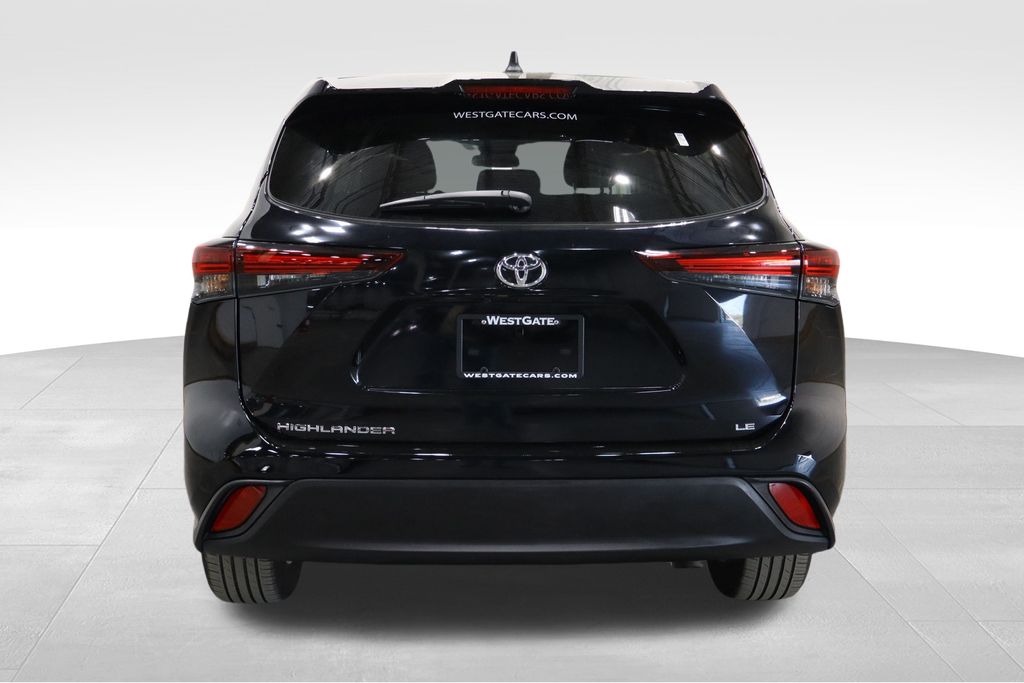 2024 Toyota Highlander LE photo 4