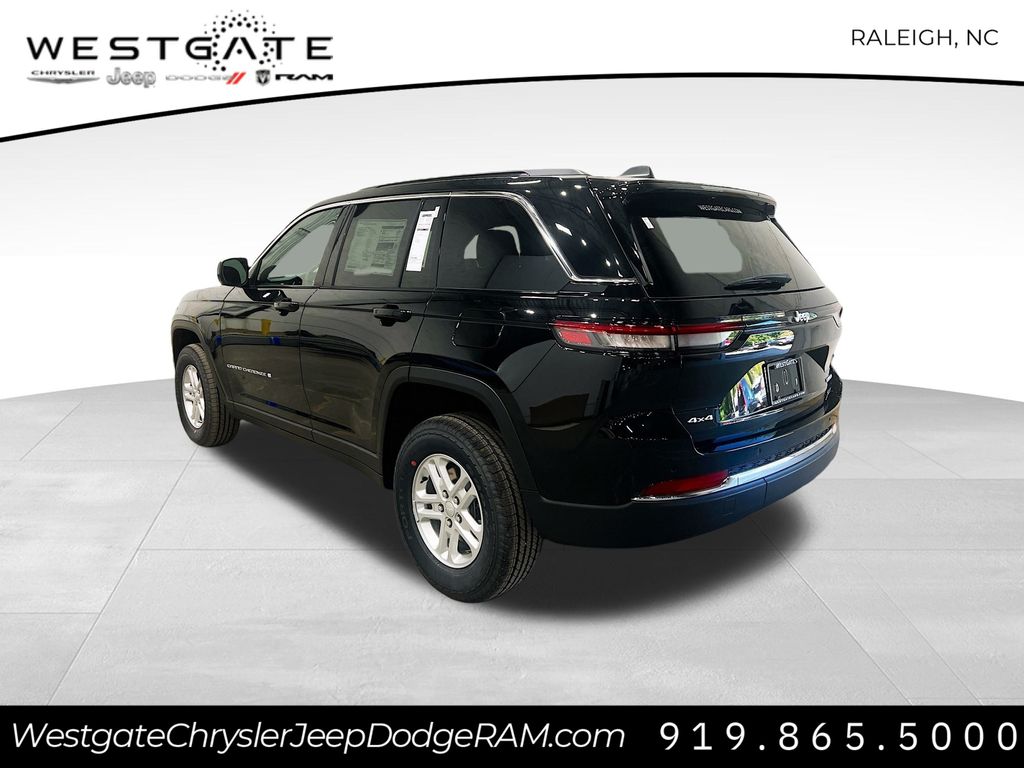 2025 Jeep Grand Cherokee Laredo photo 3