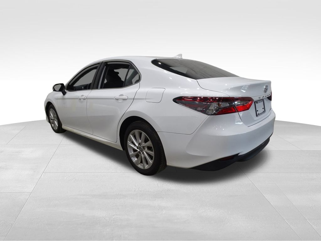 2023 Toyota Camry LE photo 3
